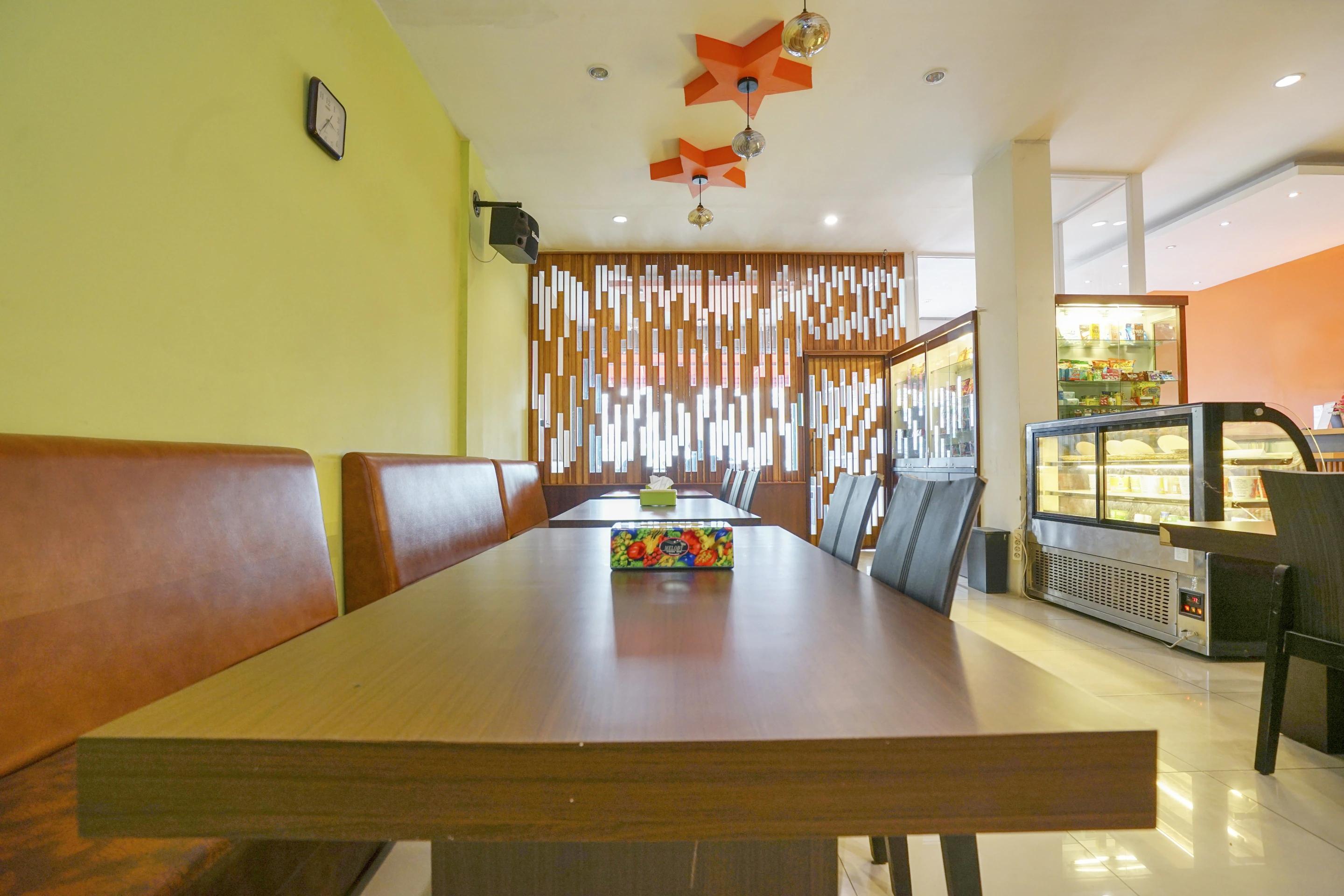 Oyo 251 The Maximus Hotel